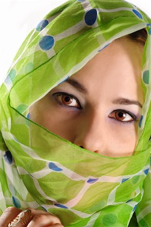 simsearch:628-03201079,k - Portrait of a young beauty with veil covering her face Photographie de stock - Aubaine LD & Abonnement, Code: 400-03997187