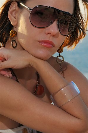 simsearch:400-04624187,k - Beatiful woman with sunglasses Fotografie stock - Microstock e Abbonamento, Codice: 400-03997180