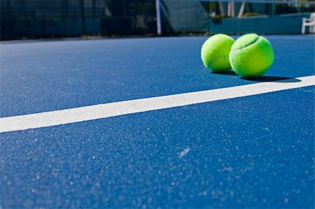 Resort tennis club and tennis courts with balls Photographie de stock - Aubaine LD & Abonnement, Code: 400-03997915