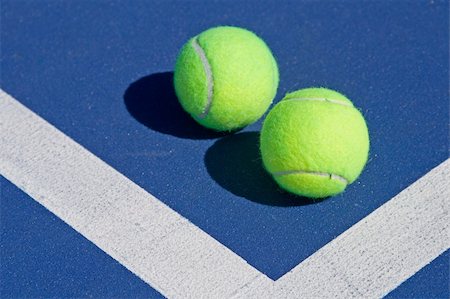 Resort tennis club and tennis courts with balls Photographie de stock - Aubaine LD & Abonnement, Code: 400-03997918