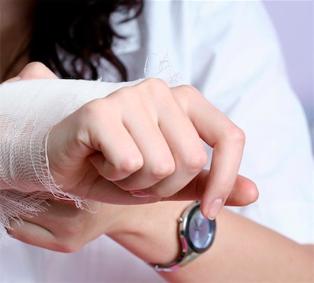 simsearch:400-04024679,k - Portrait of a young doctor. More of this series on my portfolio ! Stockbilder - Microstock & Abonnement, Bildnummer: 400-03998049