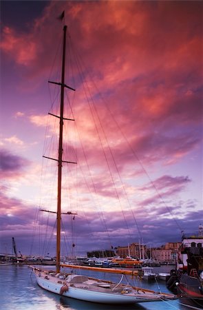 simsearch:879-09021005,k - Image shows a moored sailing boat under a dramatic sunset sky. Pictured captured in Cannes, France Foto de stock - Super Valor sin royalties y Suscripción, Código: 400-03998426