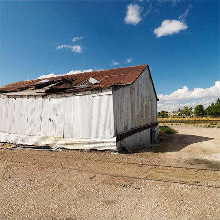 decrepit barns - Dilapidated building with old train tracks. Stock Photo - Budget Royalty-Free & Subscription, Code: 400-03999224