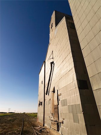 simsearch:400-07429824,k - Abandoned grain elevator. Stock Photo - Budget Royalty-Free & Subscription, Code: 400-03999260