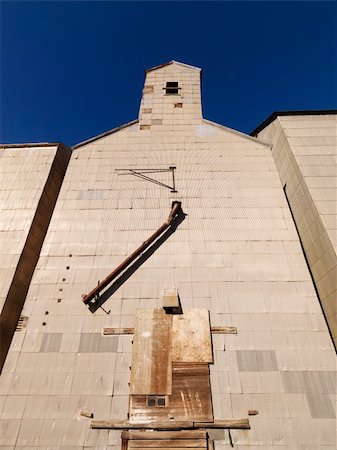 simsearch:400-07429824,k - Low angle of abandoned metal grain elevator. Stock Photo - Budget Royalty-Free & Subscription, Code: 400-03999263