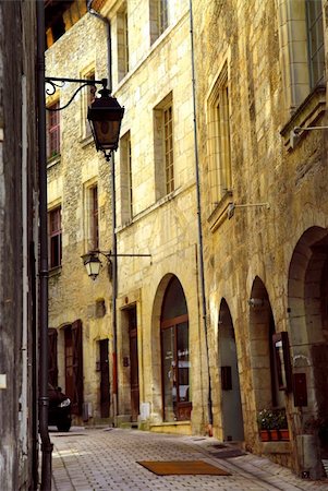 french curve architecture - Narrow medieval street in town of Perigueux, Perigord, France Stock Photo - Budget Royalty-Free & Subscription, Code: 400-03990101