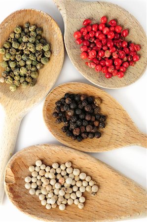 simsearch:400-04174591,k - Four kinds of peppercorns in wooden cooking spoons Foto de stock - Super Valor sin royalties y Suscripción, Código: 400-03990113