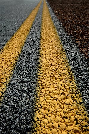 Double Yellow Lines on Roadside Fotografie stock - Microstock e Abbonamento, Codice: 400-03990215