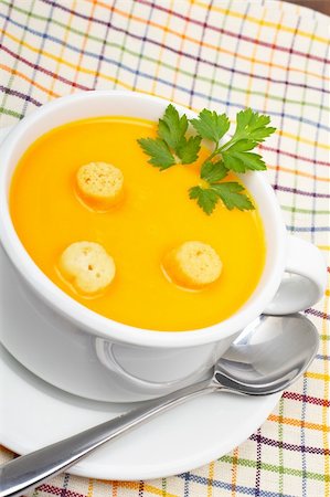 simsearch:400-05688681,k - Carrots puree with bread croutons and parsley, on white cup over squared mat. Shallow DOF Foto de stock - Super Valor sin royalties y Suscripción, Código: 400-03990956