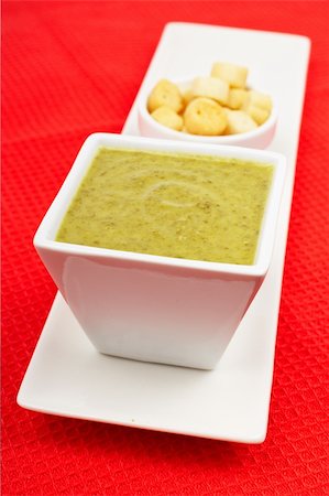 simsearch:400-07092695,k - Spinach puree and bread croutons on red mat. Shallow DOF Photographie de stock - Aubaine LD & Abonnement, Code: 400-03990957