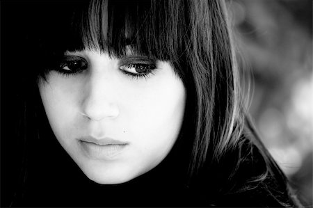 simsearch:400-06131658,k - Sad girl portrait in black and white. Photographie de stock - Aubaine LD & Abonnement, Code: 400-03991016