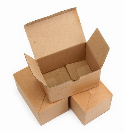 simsearch:700-02637506,k - close-up of three cardboard boxes againt white background, minimal shadow among Photographie de stock - Aubaine LD & Abonnement, Code: 400-03991227