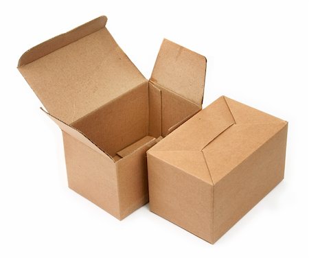 simsearch:700-02637506,k - close-up of two cardboard boxes againt white background, minimal shadow among Photographie de stock - Aubaine LD & Abonnement, Code: 400-03991228