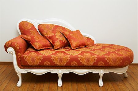 simsearch:400-03979104,k - Beautiful red sofa on a background of a wall Stockbilder - Microstock & Abonnement, Bildnummer: 400-03991279