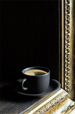 simsearch:400-03971684,k - Black coffee in a cup on a background of a beautiful frame Fotografie stock - Microstock e Abbonamento, Codice: 400-03991270