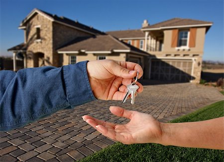 simsearch:400-07421789,k - Handing Over the Keys to A New Home Foto de stock - Super Valor sin royalties y Suscripción, Código: 400-03992034