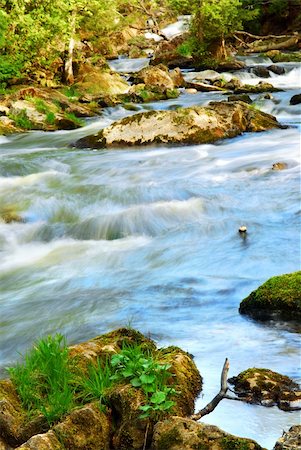 simsearch:862-03820407,k - Water rushing among rocks in river rapids in Ontario Canada Photographie de stock - Aubaine LD & Abonnement, Code: 400-03992506