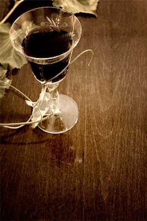 simsearch:400-08809600,k - red wine glass isolated on wood background Stock Photo - Budget Royalty-Free & Subscription, Code: 400-03992857