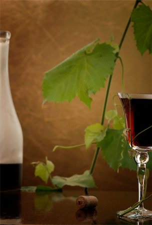 simsearch:400-08809600,k - red wine glass against classic background Stock Photo - Budget Royalty-Free & Subscription, Code: 400-03992861