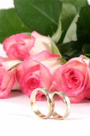 eremm (artist) - wedding rings and roses Foto de stock - Super Valor sin royalties y Suscripción, Código: 400-03993096