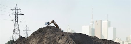 powerline - Land Reclamation Project with Toronto Skyline in Background, Toronto, Canada Foto de stock - Sin royalties Premium, Código: 600-04003410