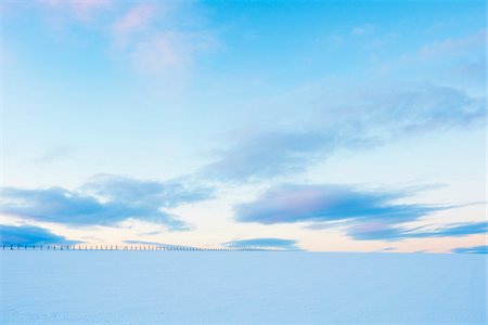 simsearch:700-01827261,k - Fence through Snow Covered Fields, Pentland Hills, Scotland Foto de stock - Royalty Free Premium, Número: 600-04424908