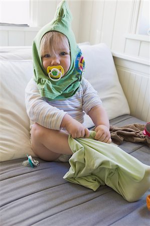 soother - Girl Getting Dressed Stock Photo - Premium Royalty-Free, Code: 600-04525182