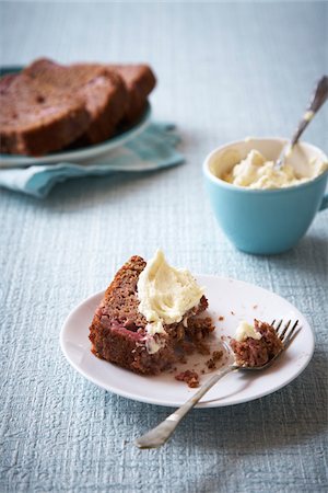 Strawberry Bread and Cream Stock Photo - Premium Royalty-Free, Code: 600-04625549