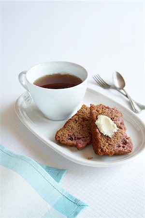 Tea and Strawberry Bread Stock Photo - Premium Royalty-Free, Code: 600-04625550