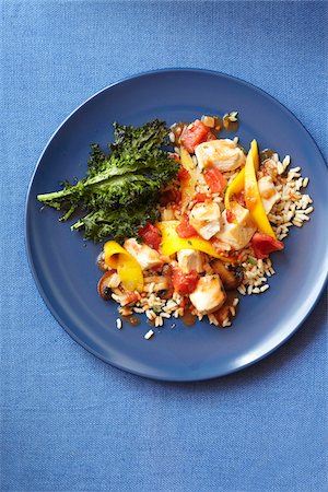 rice and chicken - Mango Chicken on Rice with Kale Foto de stock - Sin royalties Premium, Código: 600-04625562