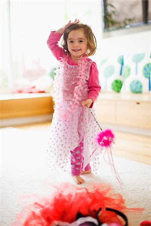 Girl Playing Dress-Up, Portland, Multnomah County, Oregon, USA Foto de stock - Sin royalties Premium, Código: 600-04931719