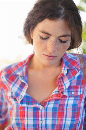 plaid shirt - Portrait of Young Woman, Eugene, Lane County, Oregon, USA Foto de stock - Sin royalties Premium, Código: 600-04931735