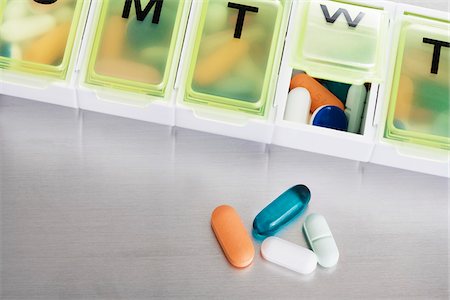 days of the week - Pill Container and Pills Stock Photo - Premium Royalty-Free, Code: 600-04981819