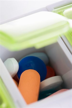 pillbox - Pill Container and Pills Stock Photo - Premium Royalty-Free, Code: 600-04981821