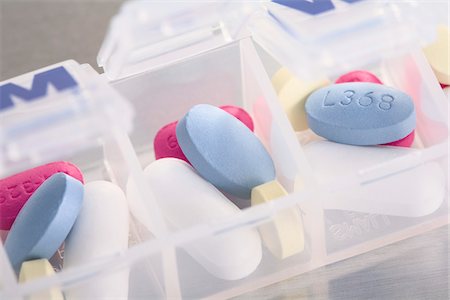 drug - Pill Container and Pills Stock Photo - Premium Royalty-Free, Code: 600-04981831