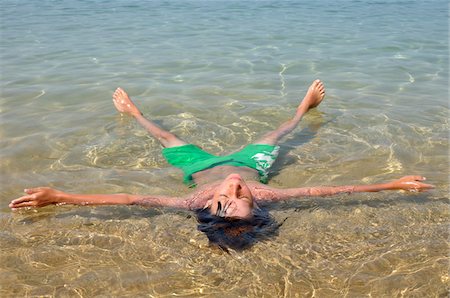 simsearch:700-06452159,k - Boy Floating in Water, Corsica, France Foto de stock - Royalty Free Premium, Número: 600-05181840