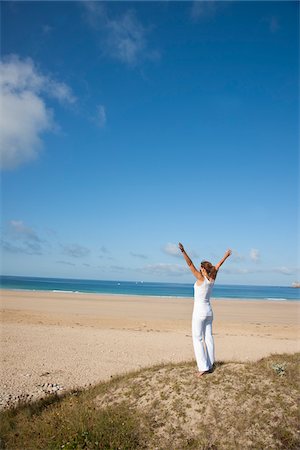 Woman on Beach, Camaret-sur-Mer, Finistere, Bretagne, France Stock Photo - Premium Royalty-Free, Code: 600-05389145