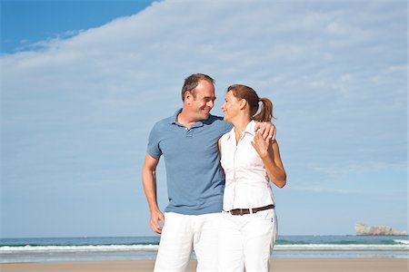 person walking horizon - Couple on Beach, Camaret-sur-Mer, Finistere, Bretagne, France Stock Photo - Premium Royalty-Free, Code: 600-05389159