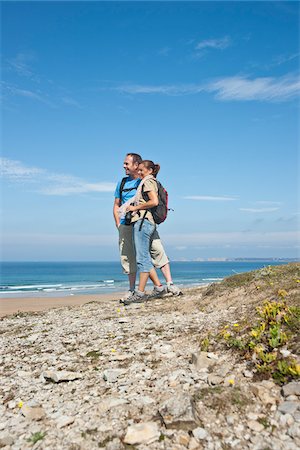 Couple on Beach, Camaret-sur-Mer, Finistere, Bretagne, France Stock Photo - Premium Royalty-Free, Code: 600-05389198