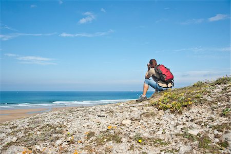 Woman on Beach, Camaret-sur-Mer, Finistere, Bretagne, France Foto de stock - Sin royalties Premium, Código: 600-05389193