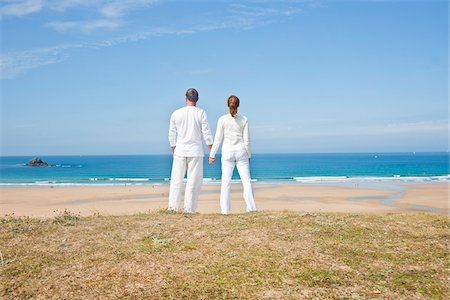 Couple on Beach, Camaret-sur-Mer, Finistere, Bretagne, France Stock Photo - Premium Royalty-Free, Code: 600-05389204