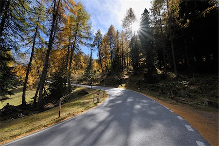 suiza (país) - Road, Albula Pass, Canton of Graubunden, Switzerland Foto de stock - Sin royalties Premium, Código: 600-05452171