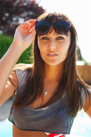 Femme au bord de piscine, Vancouver, Washington, USA Photographie de stock - Premium Libres de Droits, Code: 600-05524069