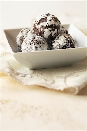 pralinen - Truffes au chocolat Photographie de stock - Premium Libres de Droits, Code: 600-05524110