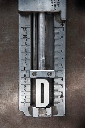 Letterpress D in Vise Stock Photo - Premium Royalty-Free, Code: 600-05524412