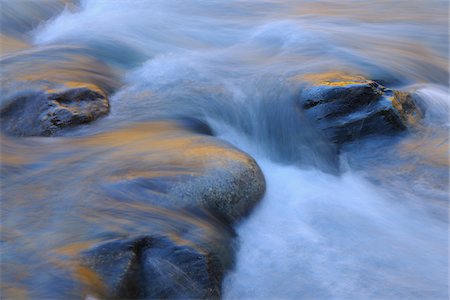 Water and Rocks, Fluela Pass, Susch, Canton of Graubunden, Switzerland Stock Photo - Premium Royalty-Free, Code: 600-05524494