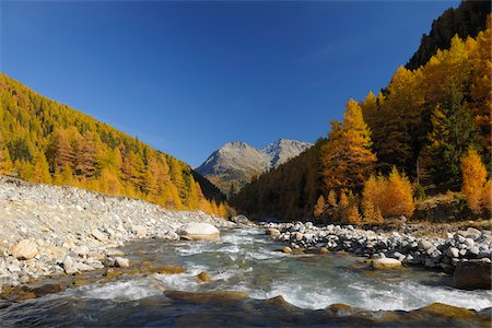 Mountain Stream, Fluela Pass, Susch, Canton of Graubunden, Switzerland Foto de stock - Sin royalties Premium, Código: 600-05524493