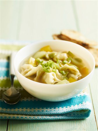 Soupe aux tortellinis Photographie de stock - Premium Libres de Droits, Code: 600-05560306