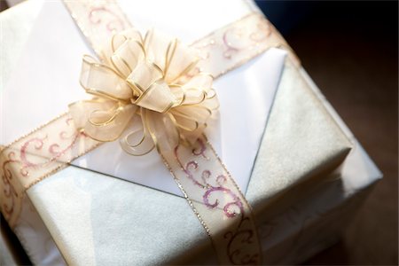 event wedding - Close-up of Wedding Gifts, Muskoka, Ontario, Canada Stock Photo - Premium Royalty-Free, Code: 600-05641648