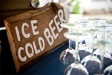 rustic wedding - Ice Cold Beer Sign and Drinking Glasses, Muskoka, Ontario, Canada Stock Photo - Premium Royalty-Free, Code: 600-05641649